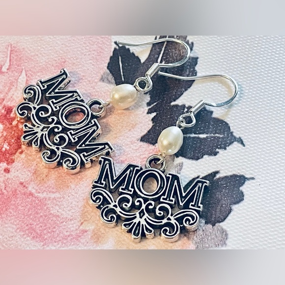 Mother’s Day Gift Freshwater Pearl Earrings - Picture 3 of 3